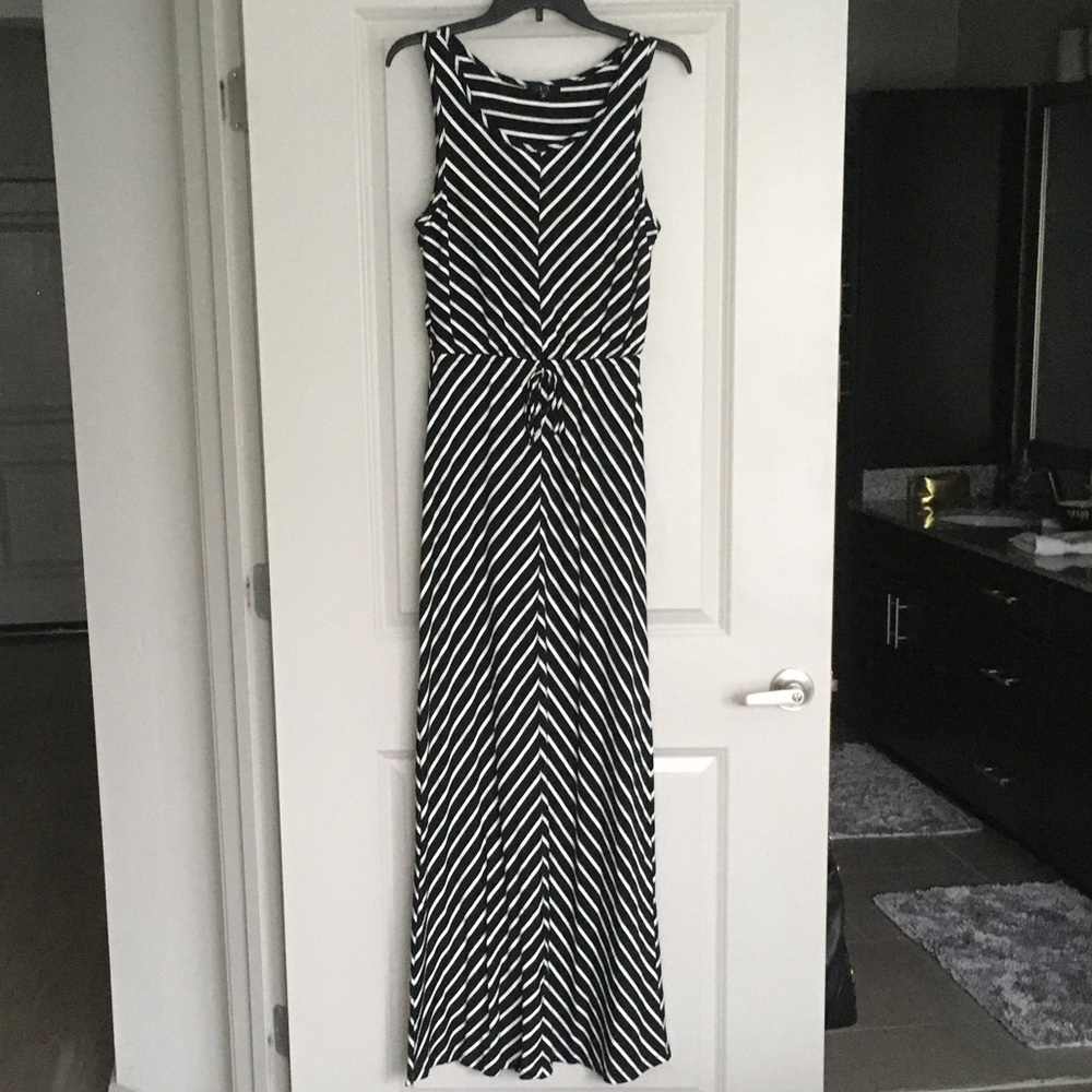 Forever 21 Sleeveless Black & White Maxi Dress M